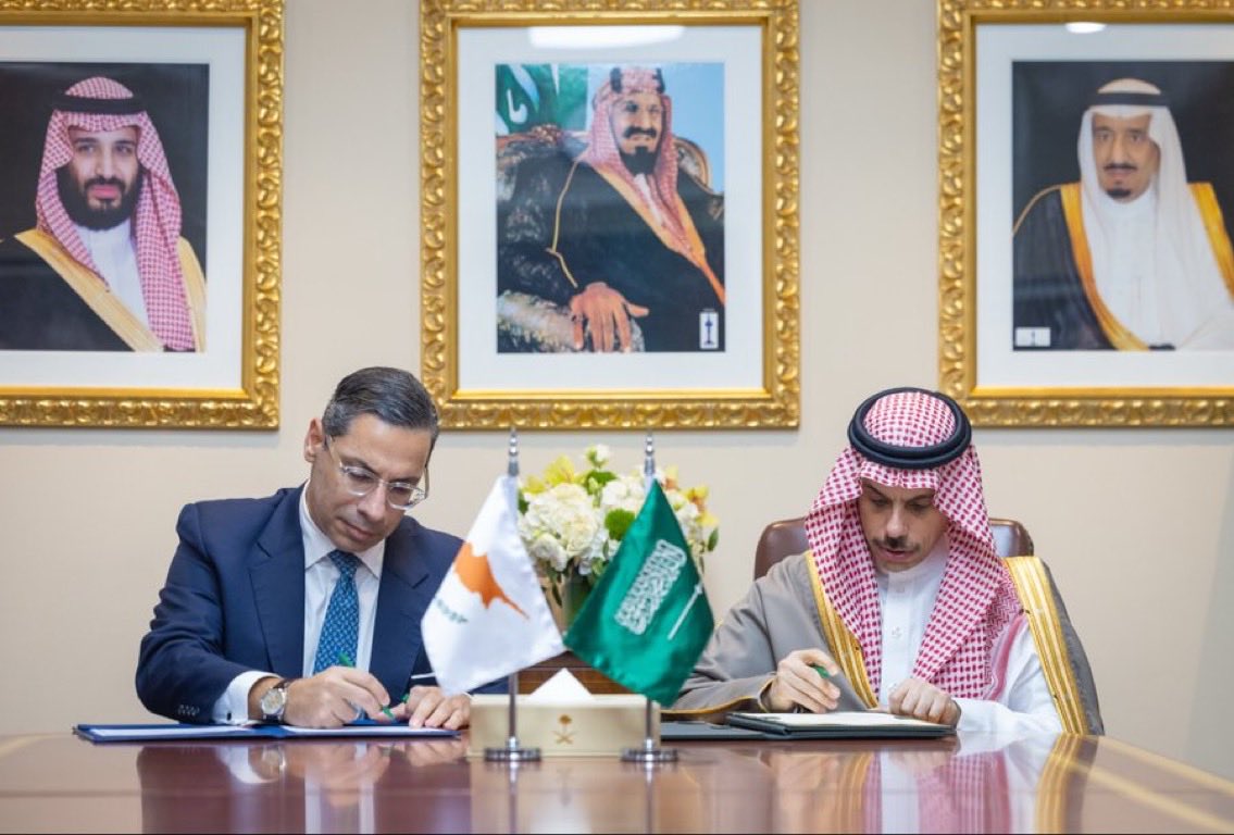 KSAmofaEN's tweet photo. Concluding the meeting, HH Prince @FaisalbinFarhan and H.E. @ckombos signed a cooperation program in the field of diplomatic training between @KSAPSAIDS and the Diplomatic Academy of @CyprusMFA. The program aims to establish and strengthen cooperation in research activities and training programs, serving common interests and enhancing mutual benefits.