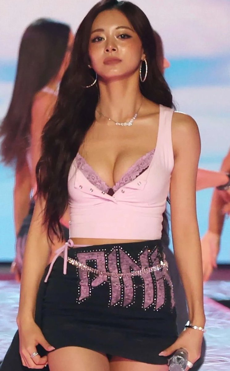 thinkabouTZUmx's tweet photo. THE TZUYU BRA 💙 https://t.co/MlaLxxRCuj