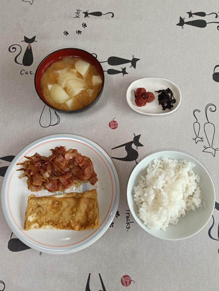 mikuron_1313's tweet photo. バター醤油炒めが食べたくて、玉ねぎとベーコンのバター醤油炒め(* ´ ﹃｀*)
ご飯
卵焼き
玉ねぎとベーコンのバター醤油炒め
じゃがいもと玉ねぎと豆腐の味噌汁
梅干し
いただきます(人´▽｀*) https://t.co/3hCyyrAi4y