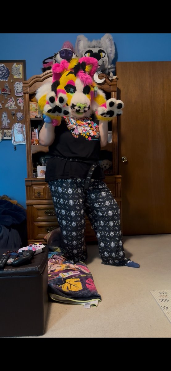 Larkspur1678's tweet photo. Finally got some more pics of me wearing Bugz, who is currently for sale!  I‘m looking to sell them for $800 plus shipping.  They come with a ton of extras including a Tail Ends tank top, physical badges and Kandi cuffs.

#fursuit #furry #fursuitforsale https://t.co/qexKrFv36w
