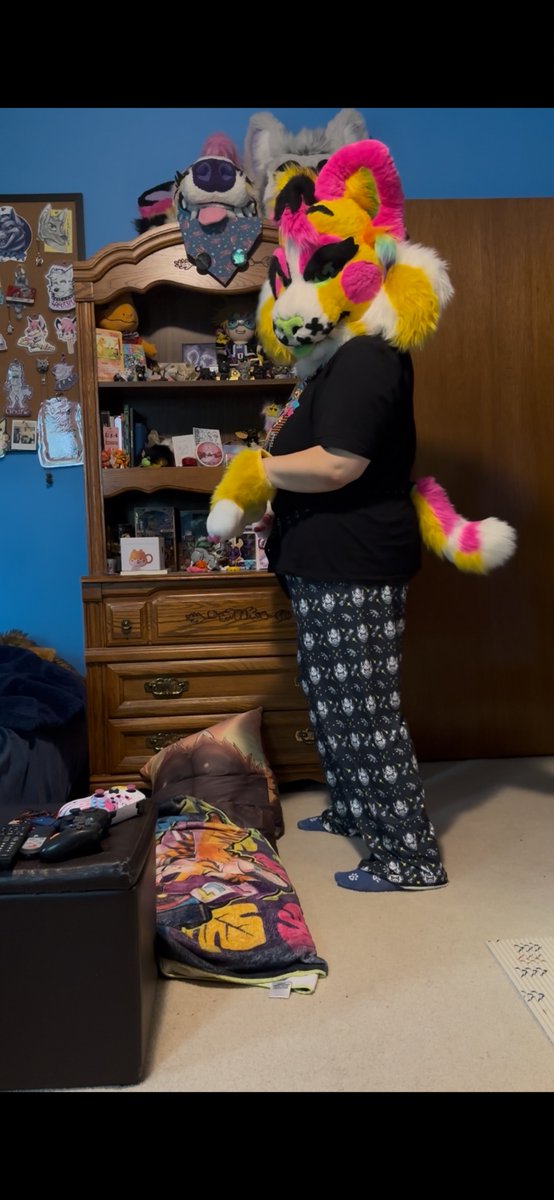 Larkspur1678's tweet photo. Finally got some more pics of me wearing Bugz, who is currently for sale!  I‘m looking to sell them for $800 plus shipping.  They come with a ton of extras including a Tail Ends tank top, physical badges and Kandi cuffs.

#fursuit #furry #fursuitforsale https://t.co/qexKrFv36w