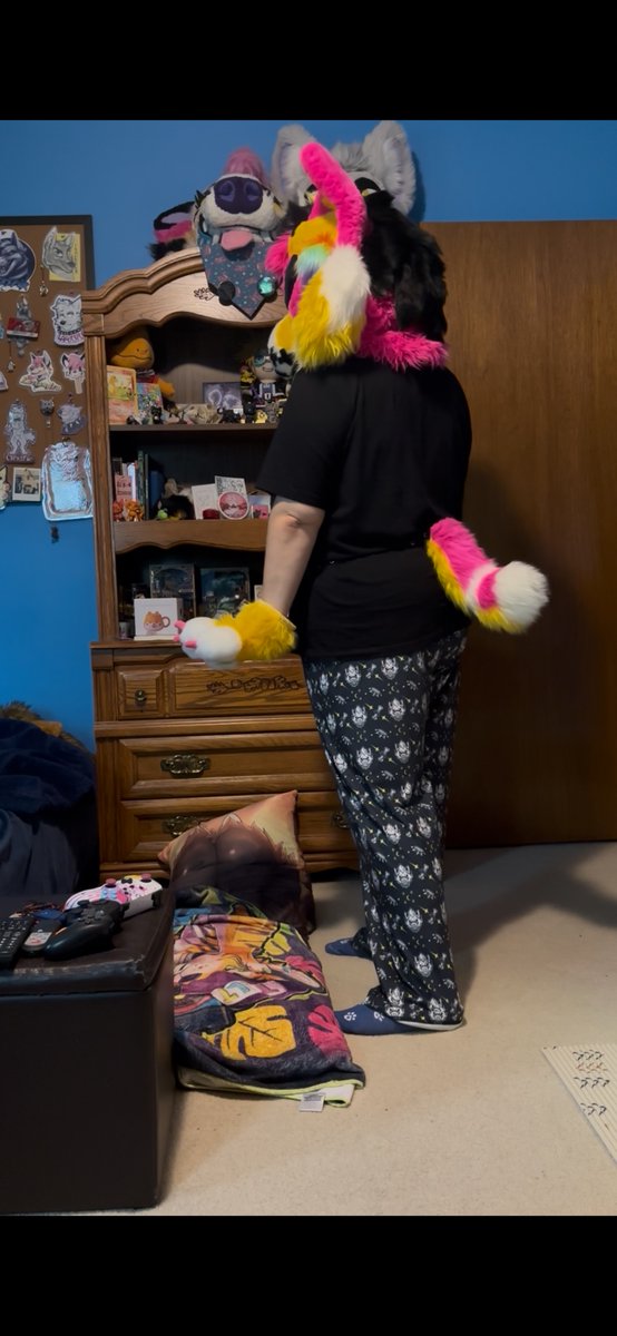Larkspur1678's tweet photo. Finally got some more pics of me wearing Bugz, who is currently for sale!  I‘m looking to sell them for $800 plus shipping.  They come with a ton of extras including a Tail Ends tank top, physical badges and Kandi cuffs.

#fursuit #furry #fursuitforsale https://t.co/qexKrFv36w