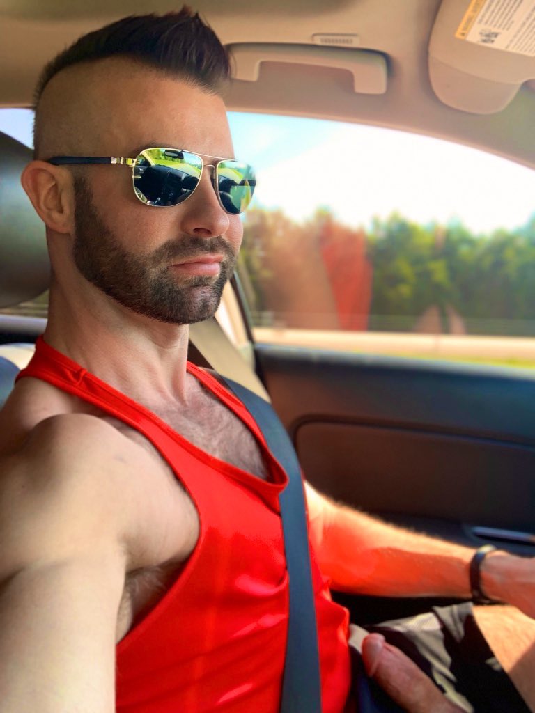 tippey_josh's tweet photo. @naughtyrobutt You're hot AF https://t.co/ovvszIF5q4