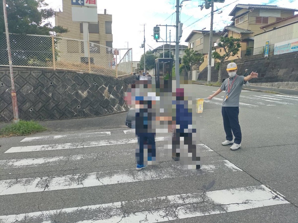 ynagatani3's tweet photo. 9月25日（金）豊能町
皆さま、おはようございます。 
少し肌寒い朝です。
今日の天気はくもり☁時々晴れ☀️
予想最高気温は27℃です。
子ども達は元気に班登校🏫
見守りは無事故で終了しました🧒　
今日も一日、ご安全に😀
#豊能町　#朝のご挨拶　
#子ども見守り　#今日も元気に https://t.co/ygqDUBPdNP