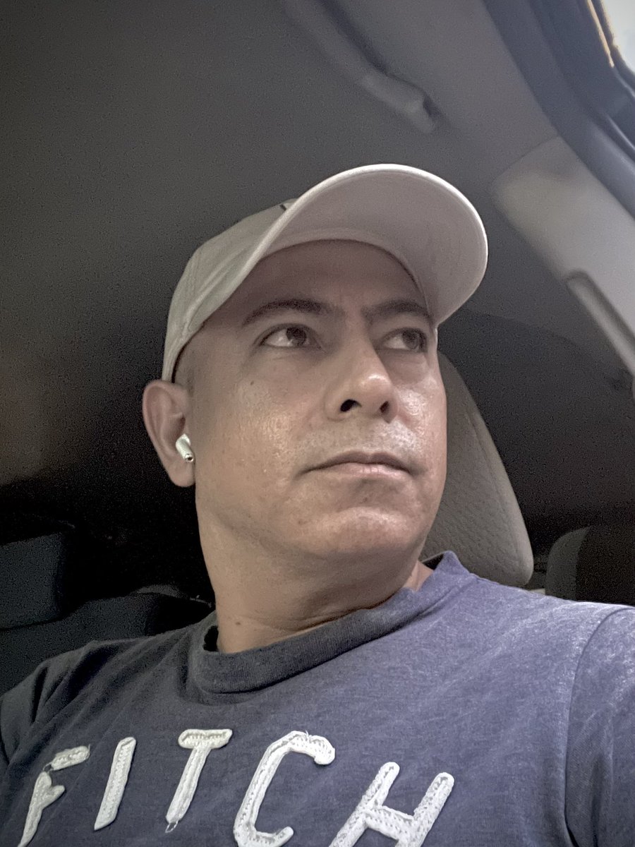 balta77bg's tweet photo. No tengo todo resuelto, pero he aprendido que no necesito tenerlo…
Me basta con sentirme vivo, con querer bonito y con rodearme de todo aquello que me regala paz, verdad y felicidad…💫🙌🏽 https://t.co/itItimBEX9