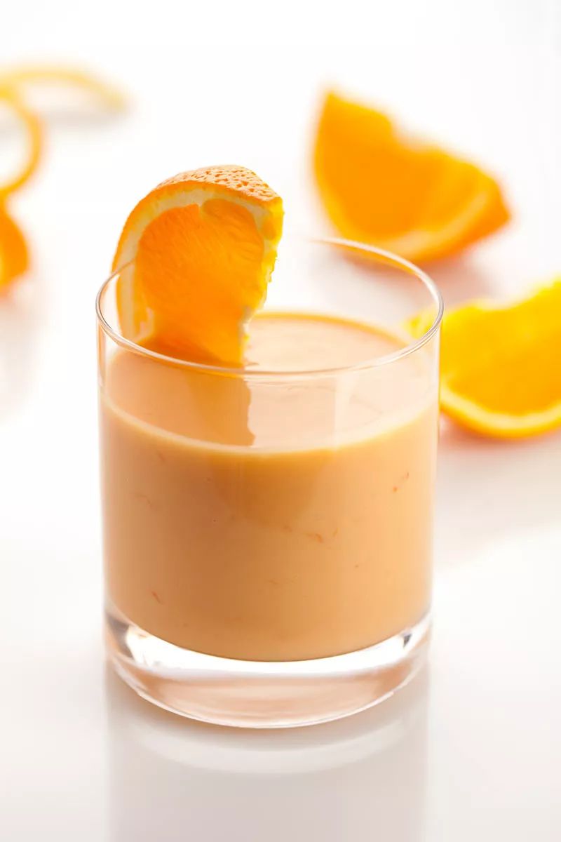 AnjelicaRamhh's tweet photo. 5min creamy orange banana smoothie: blend 1 banana + 1 cup orange juice + 2 tbsp Greek yogurt + ice. Perfect quick morning pick-me-up! #SmoothieRecipe https://t.co/Tk7R0rEyvB