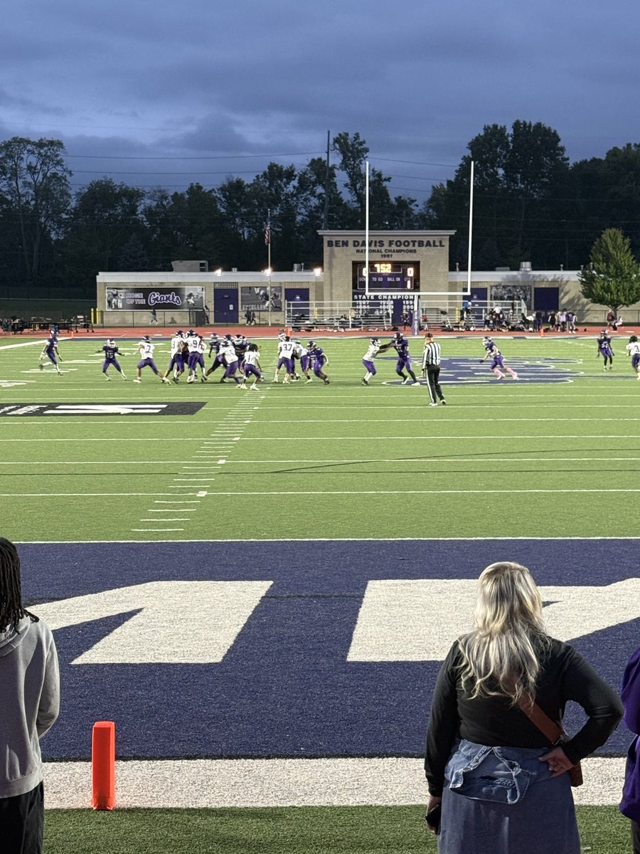 BenDavisFB's tweet photo. A great night for some Giants Football! Love to see our future Ben Davis Giants compete! #BDNumberOne #HardworkPaysOff #CouragePridePoise @CHCGiants @AthleticsLHC https://t.co/GUlYz7zRq7