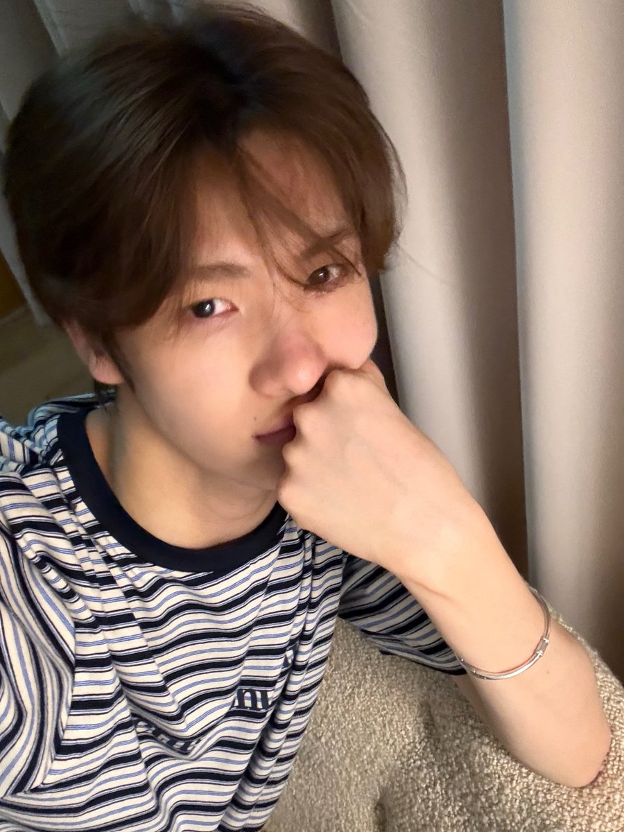 komonly0's tweet photo. 내가 지짜 좋아하는 영재 필승포즈 。。。 https://t.co/WMfuDCCn4J