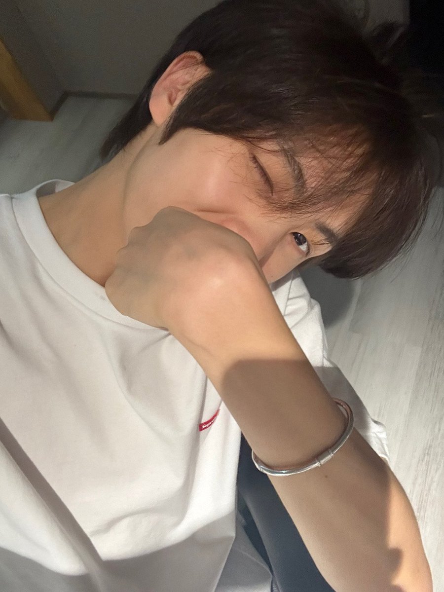 komonly0's tweet photo. 내가 지짜 좋아하는 영재 필승포즈 。。。 https://t.co/WMfuDCCn4J