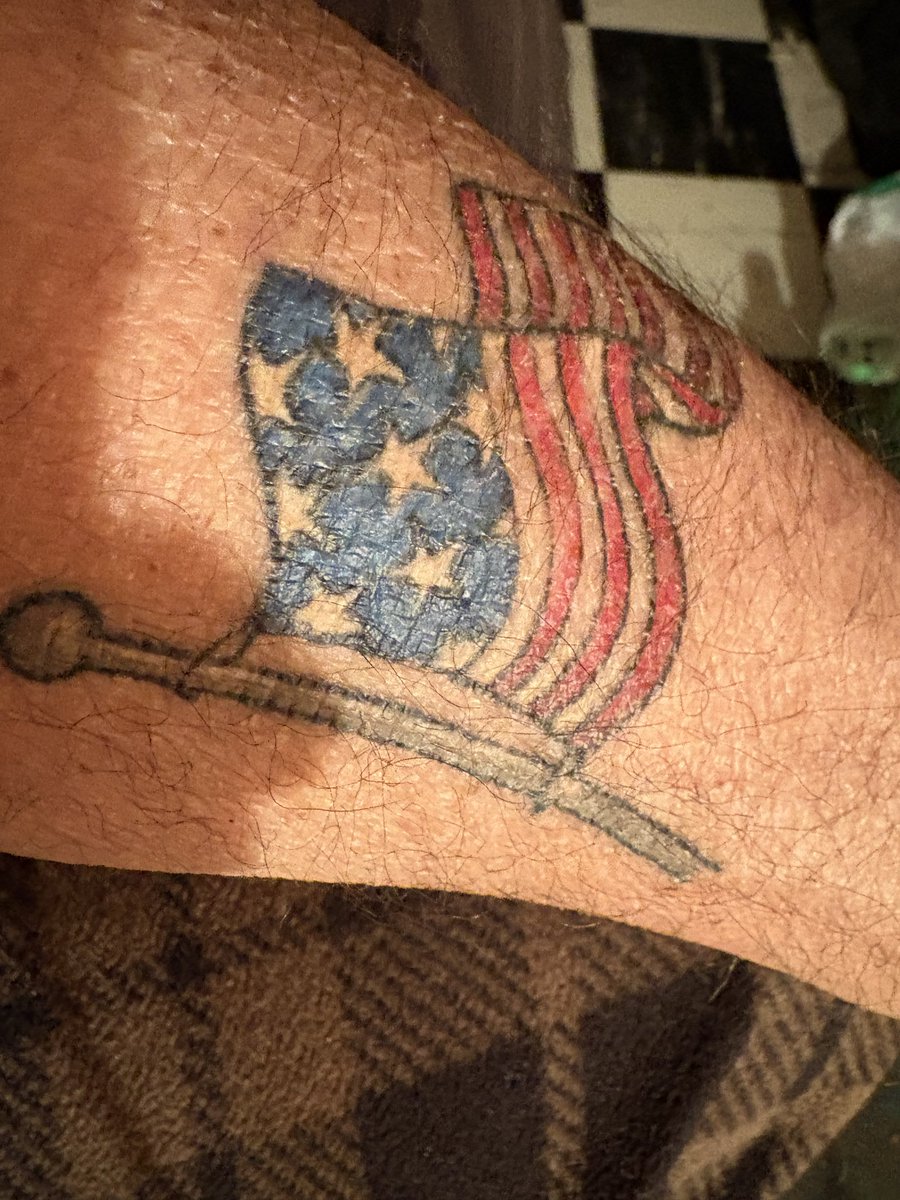ghfi406's tweet photo. @MTLlamav @BVids46327 And a USA flag tattoo https://t.co/UtViq8H1xI