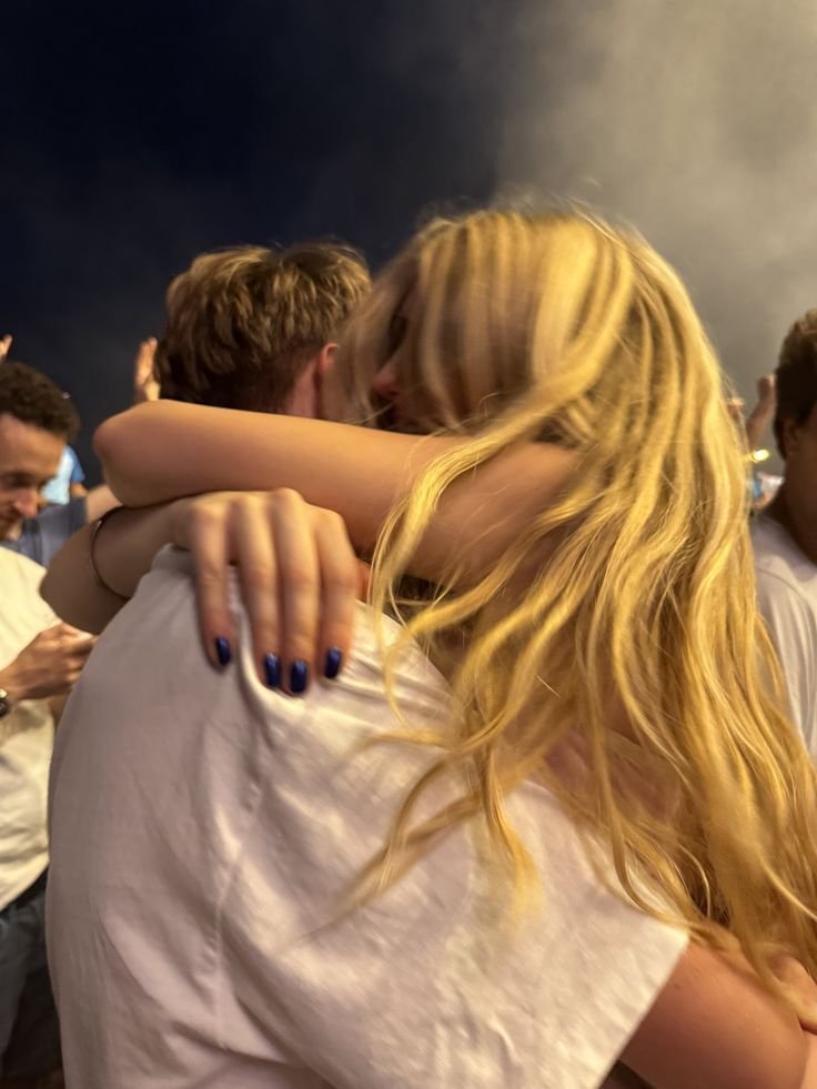 narzstwz's tweet photo. あ ⸻ My favorite hug ⸻ 💞. https://t.co/2IpYRxeW8U