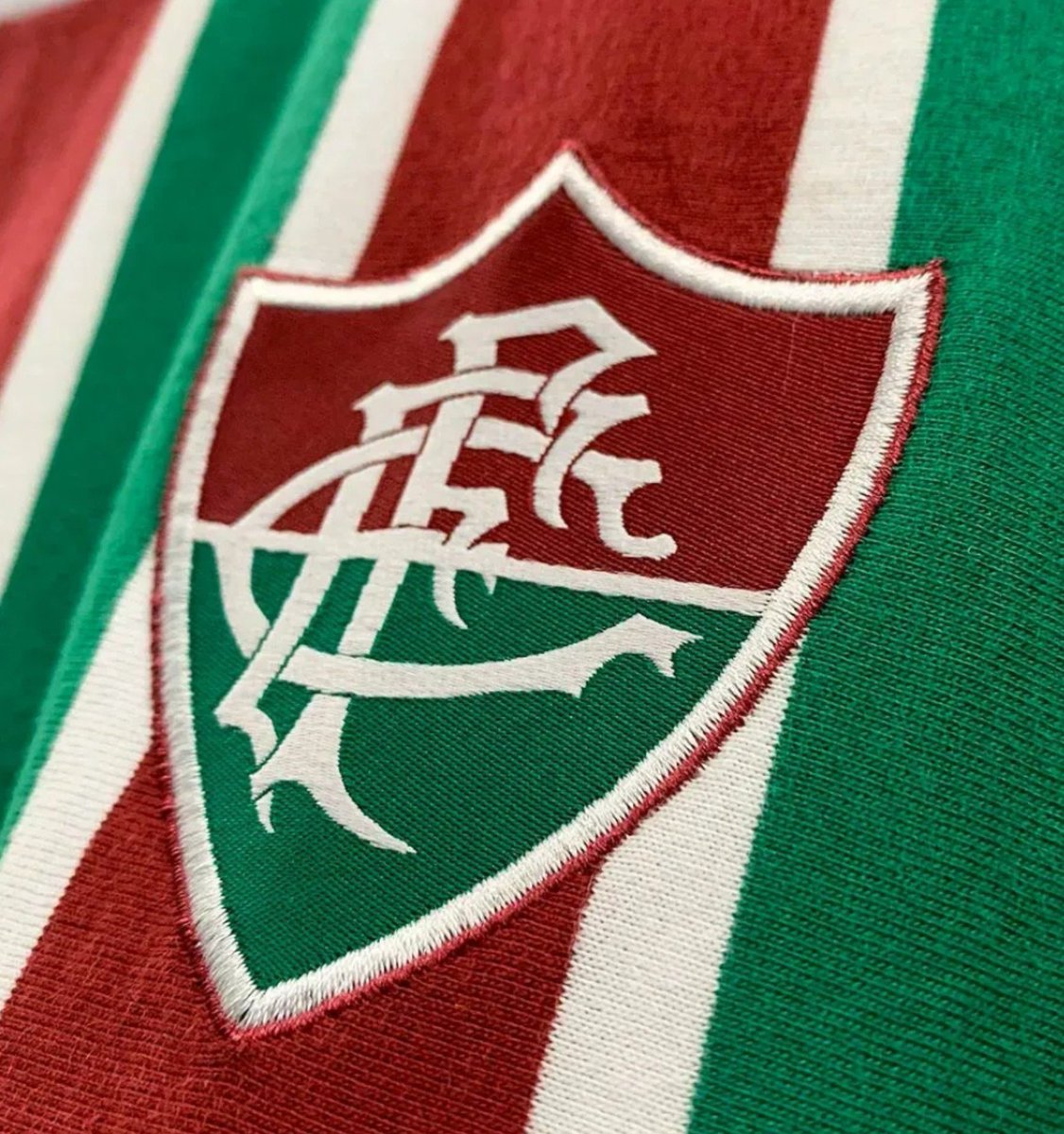 Noitedecopa's tweet photo. ➡️ Seja o maior campeão carioca por 102 anos seguidos
➡️ Conquiste essa façanha em uma época em que os Estaduais eram, em boa parte, os torneios mais valorizados do Brasil
➡️ Faça isso em um dos dois Estaduais mais tradicionais e disputados do país

O Fluminense Football Club respira TRADIÇÃO! 🔴⚪🟢