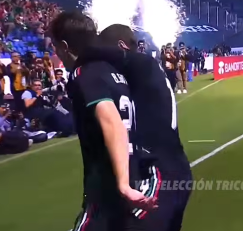 jnginlover's tweet photo. Y ES QUE BRIAN SI HABÍA PUESTO SUS MANITAS PARA CARGARLO 😭😭😭😭😭😭😭😭 https://t.co/6fMZ4KwTHH