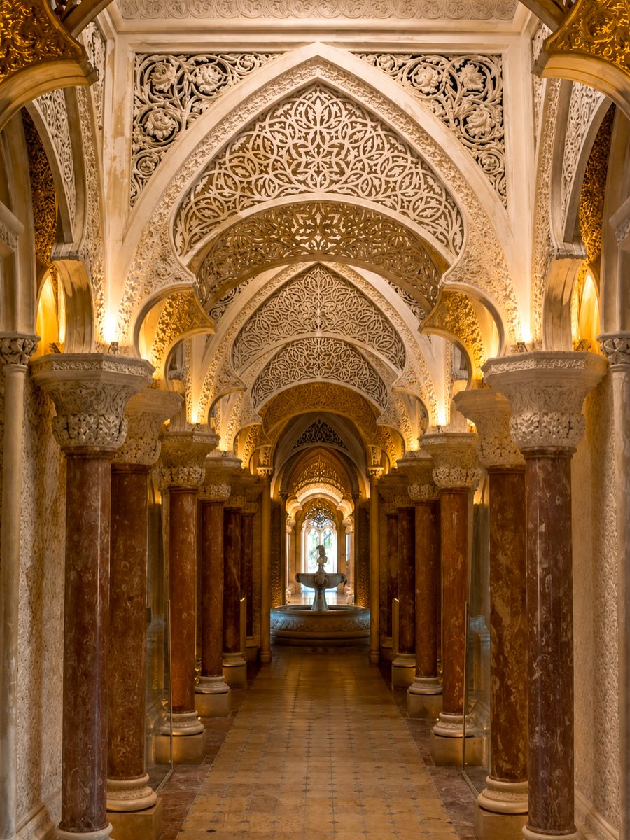 PeiDacquelkn's tweet photo. Monserrate incorporates genuine Indian elements: 19th-century marble jalis from the Jaipur region, used as screens in the western atrium and along the central tower’s first-floor balustrade. In 1856, Sir Francis Cook transformed the estate into a https://t.co/GWMAPK3e3d