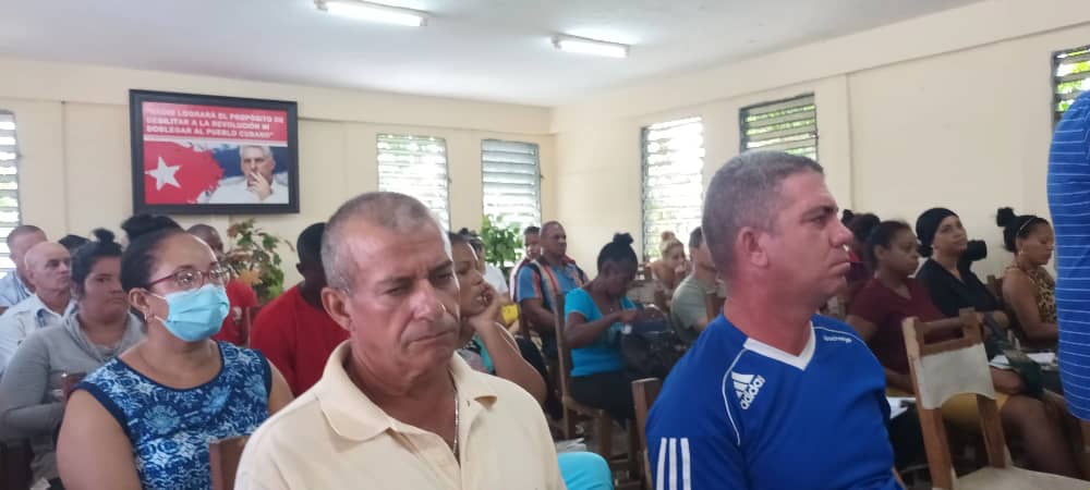 YamileRamosCord's tweet photo. El municipio #LosPalacios es alto productor de arroz y tiene potencialidades para continuar creciendo en áreas y rendimientos, así lo evaluamos hoy en el Pleno del Comité Municipal del @PartidoPCC #PinardelRío https://t.co/lGdem0SBh9