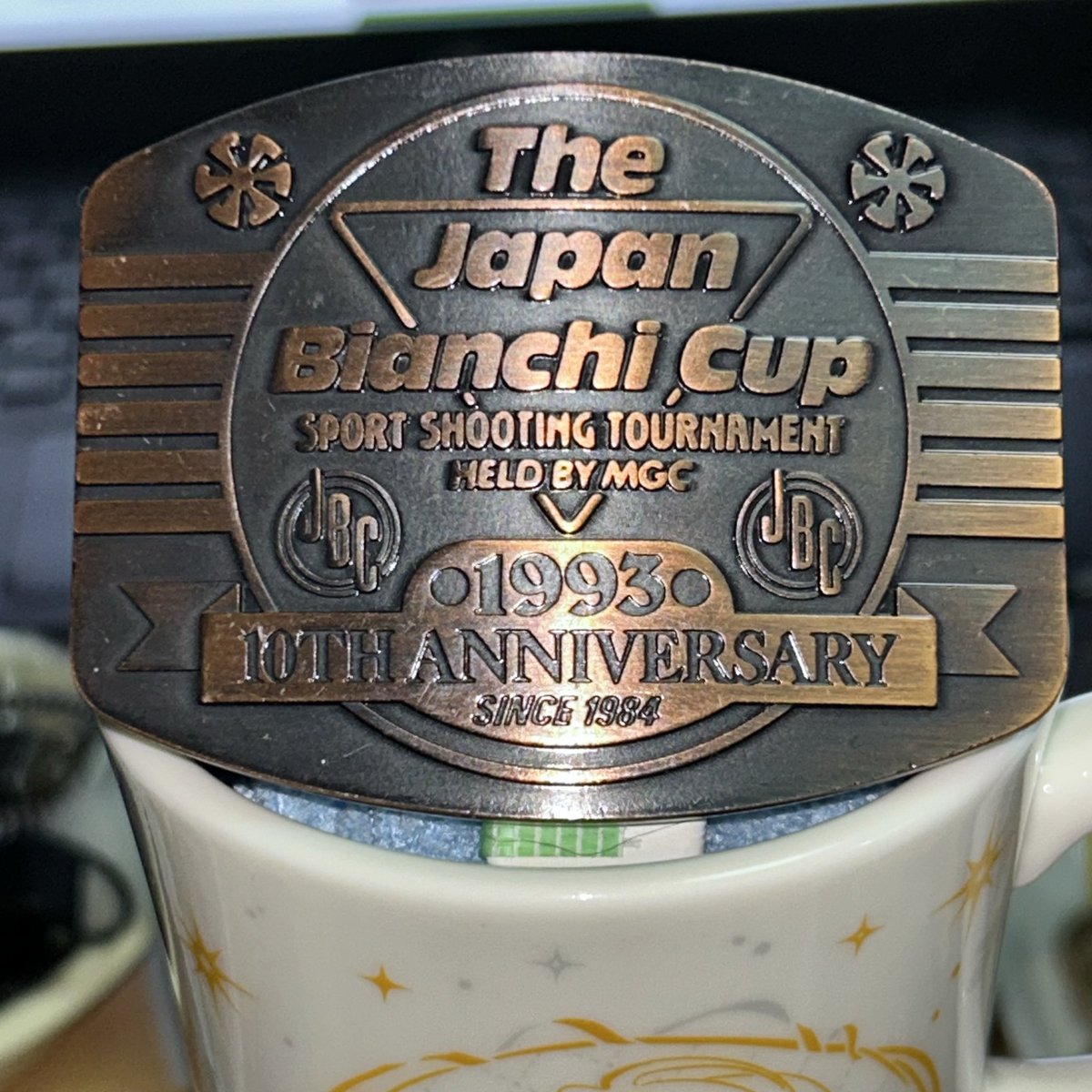 yass1911's tweet photo. #モデルガン #エアガン #ジャパンビアンキカップ
おじさんニタニタが止まりませんわ
30年以上前の限定品のバックルが入手できました、ジャパンビアンキカッ���10周年記念のバックルです、知っている人は知っている品で今では結構なレアな物では？ https://t.co/CuaeuP5Ea7