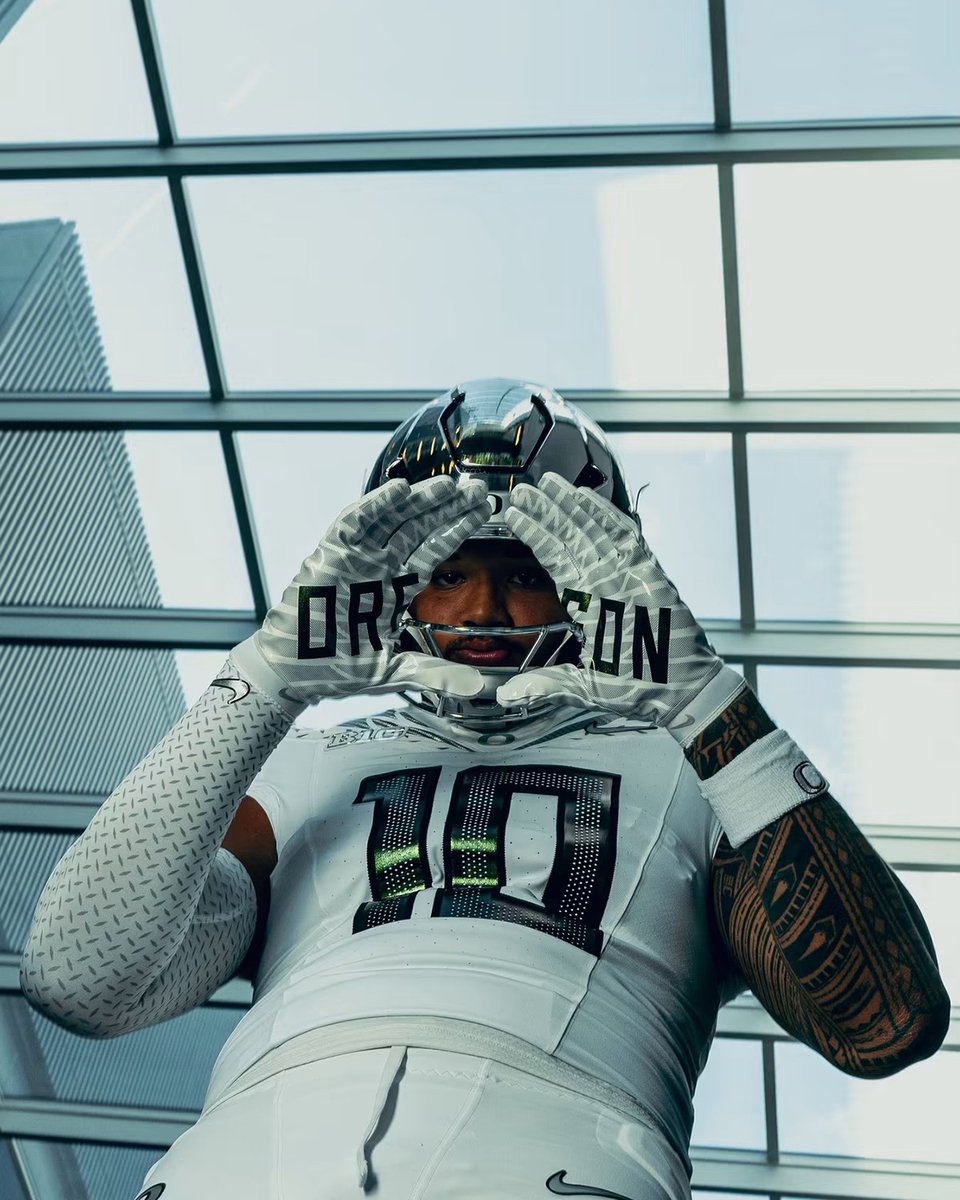 HawaiiDucks's tweet photo. Can our Oregon Ducks ๐ฅถICE๐ฅถ out USC in these all white uniforms? Join us for our @UOAlumni Hawaii Ducks watch parties on Oahu & Maui.
Kickoff is at 1:30pm HT
Maui: Kahului Ale House
Oahu (21+): Clubhouse Lounge Wahiawa
๐ท @oregonfootball
#goducks #hawaiiducks #uoalumni https://t.co/Ov035s6Ekw