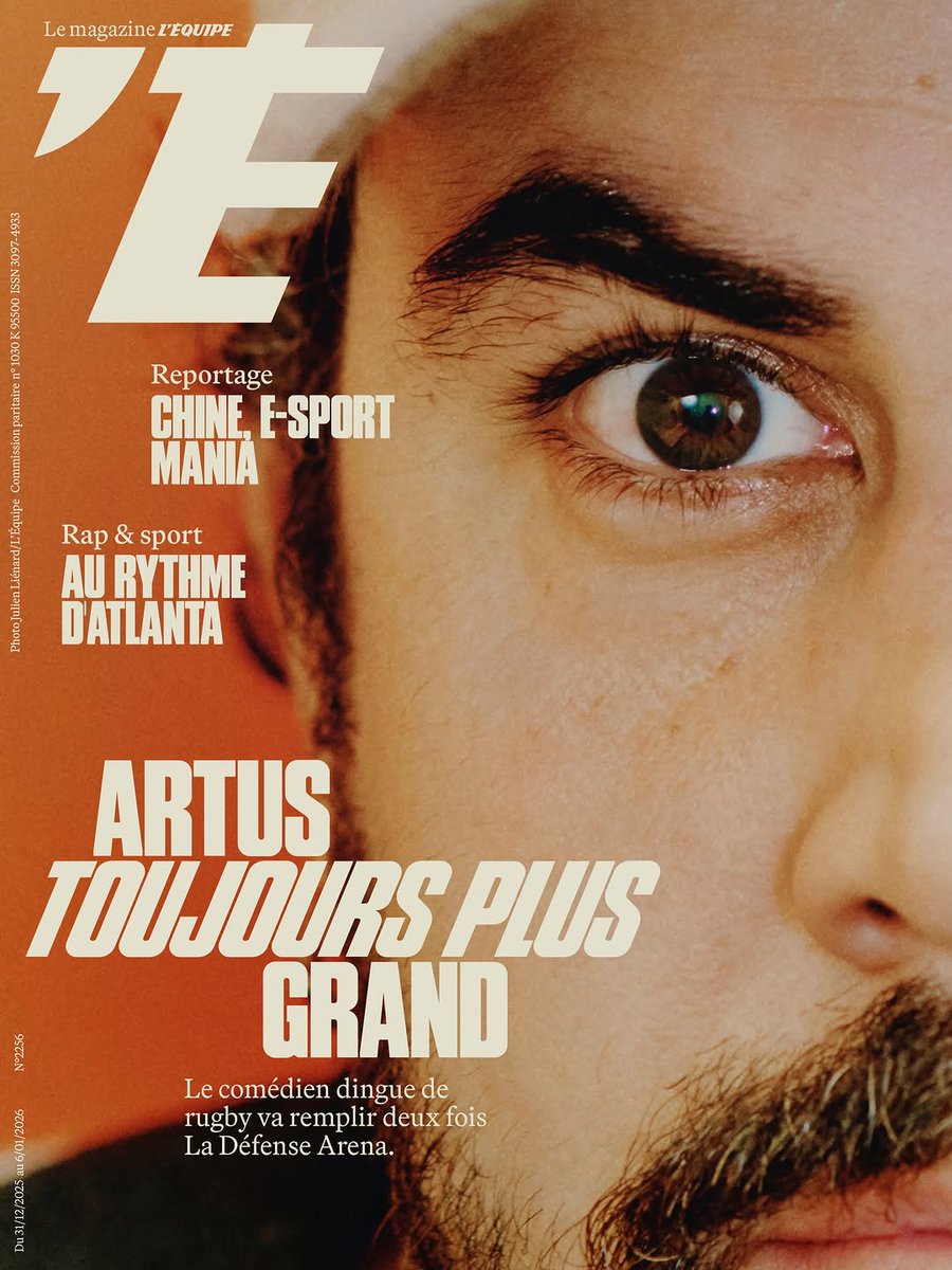 RedinAcevedo's tweet photo. Artus voit les choses en grand, un vrai monsieur… Découvrez les deux couvertures du magazine L'Équipe cette semaine mettant à l'honneur l'acteur Artus, en format géant ou miniature. Il se produira au printemps prochain à La Défense Arena.

Disponible... https://t.co/Whou2fE7sQ