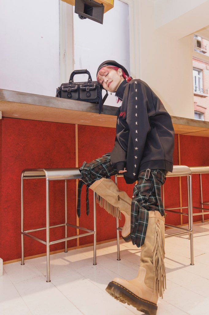 LiSA_OLiVE's tweet photo. Thank you,Dr.Martins UK🇬🇧🥾
15 years with my Dr. Martens.
I’ve finally made it to the UK, where they were born. 🇬🇧

We’ve been together all this time.
Always. 🖤❤️‍🔥

@drmartensofficial @drmartens_japan 
#LiSA_EUROPEandUKtour https://t.co/TWNh7gWwdi