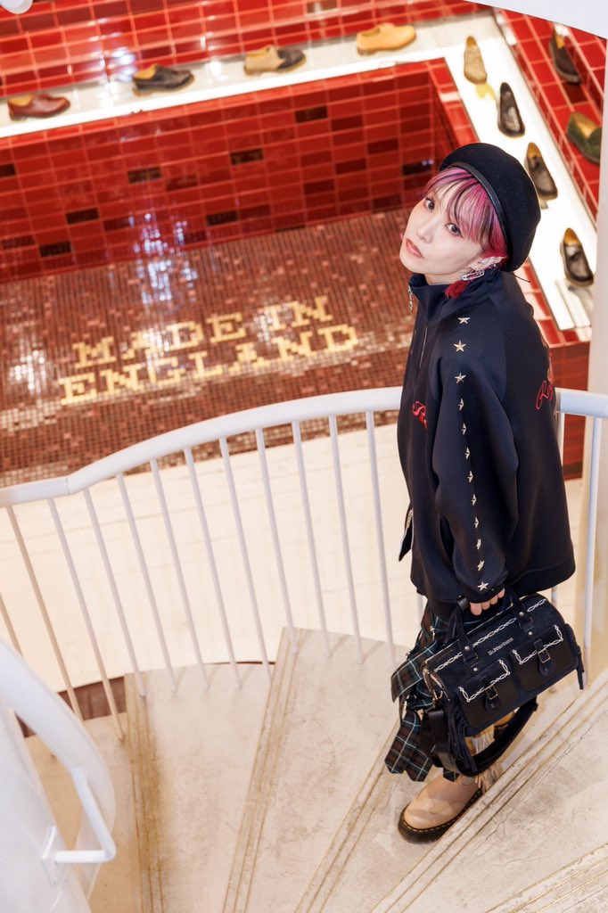 LiSA_OLiVE's tweet photo. Thank you,Dr.Martins UK🇬🇧🥾
15 years with my Dr. Martens.
I’ve finally made it to the UK, where they were born. 🇬🇧

We’ve been together all this time.
Always. 🖤❤️‍🔥

@drmartensofficial @drmartens_japan 
#LiSA_EUROPEandUKtour https://t.co/TWNh7gWwdi
