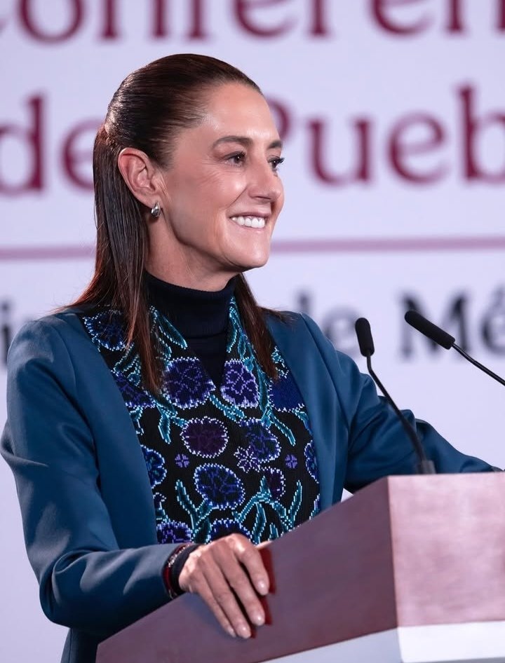GacetaBusiness's tweet photo. EN ESTE SEXENIO SE CONSTRUIRÁN 2 MIL 400 KM DE TRENES DE PASAJEROS CON UNA INVERSIÓN DE 750 MIL MDP; EN 2027 SE DARÁ BANDERAZO AL AIFA-PACHUCA Y CDMX-QUERÉTARO: PRESIDENTA CLAUDIA SHEINBAUM. Mañanera del 23 de Septiembre del/2026 @Claudiashein https://t.co/tTzpVs6afV
