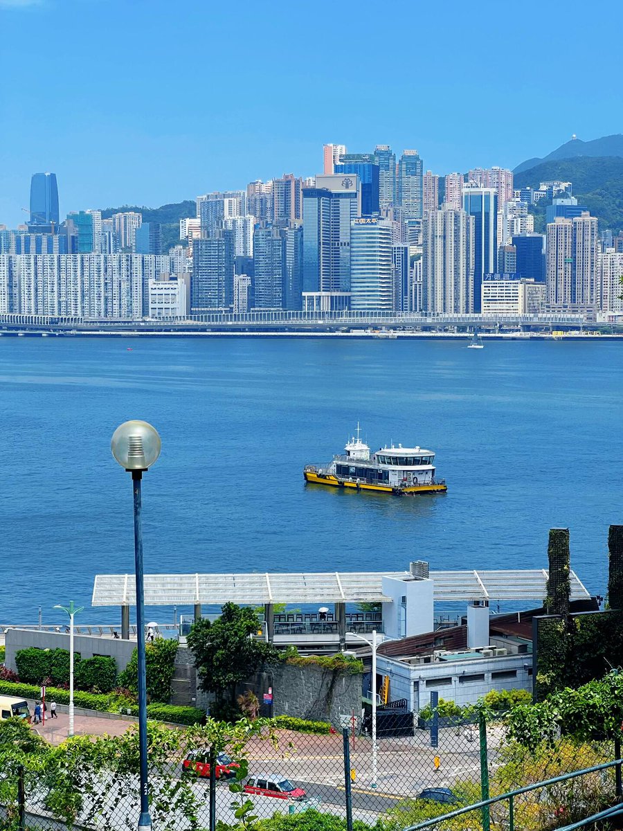 _beautifulBelle's tweet photo. 🏙️ 「都会の景色と、静かな海。🤍」 https://t.co/4W4KhBUwk4