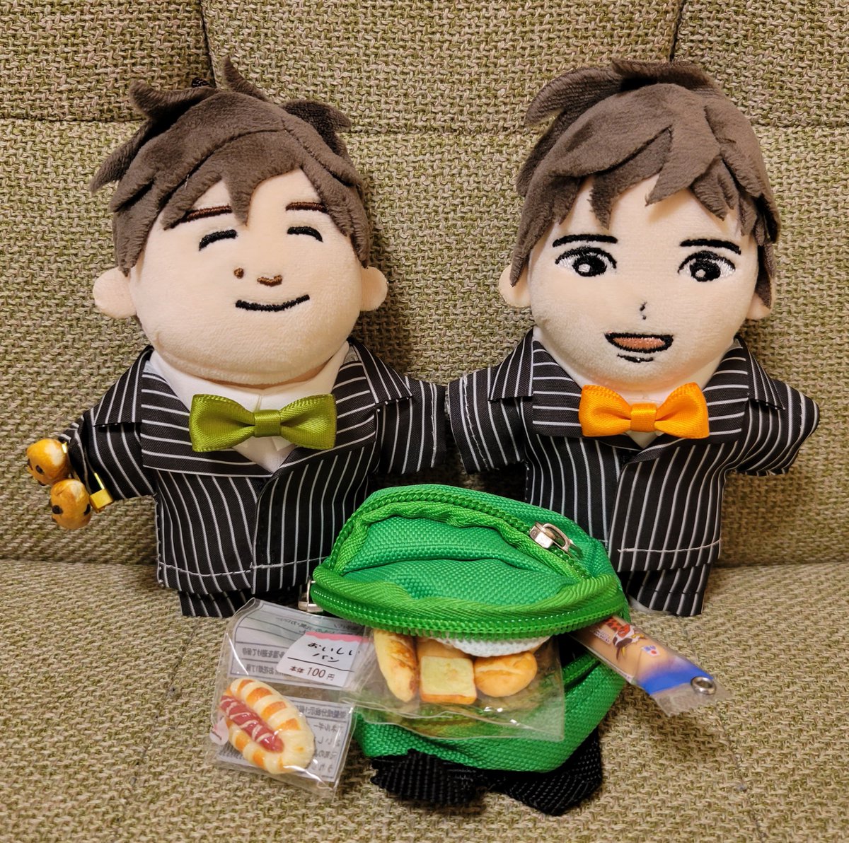 haru_degus's tweet photo. 高崎楽しみだな🥰️🎶
どんなセトリだろう？
ﾑﾌﾌ…( *´艸`)❤️🧡💛💚💙

ぬいさんはスーツと蝶ネクタイに着替えて、もう準備万端です。(早)

私は今年も日曜のみの讃歌です。
フォローしてくださっている皆様、お会い出来たら嬉しいです🫶💕 https://t.co/5I5DJpC4RA