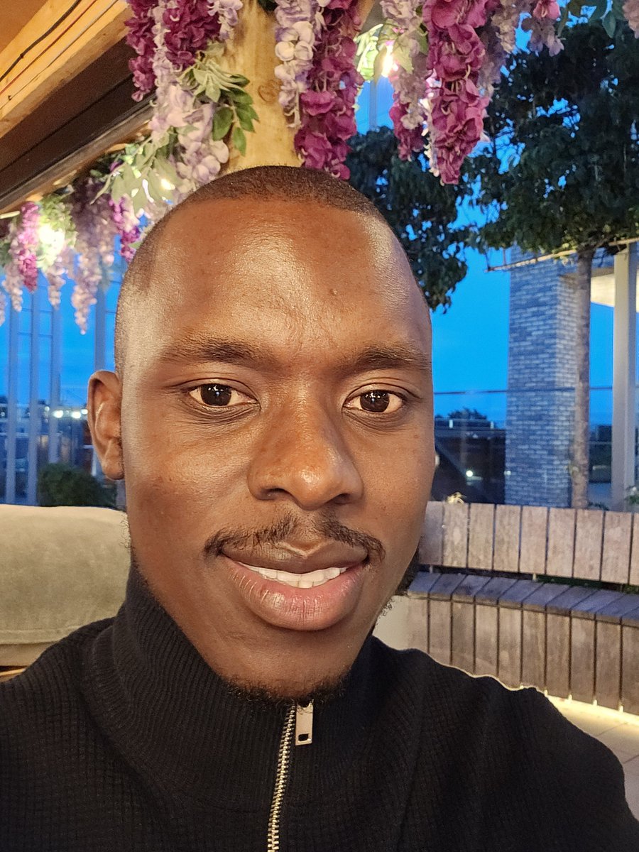 HassanMcOjwang's tweet photo. It is Friday,  another day to remind you that next month is my birthday  month 🎂 🥳 🎉 🎈 🎁 🎊
Hide your girlfriends 😂😂😂😂 https://t.co/zZdyhtIh54