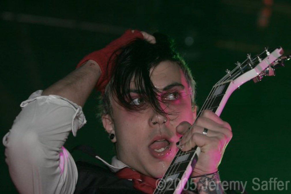 locknIoad's tweet photo. Wasn’t gonna drink tonight but I’m missing frank iero’s crooked teeth like a mf https://t.co/d4xW0PzwIe