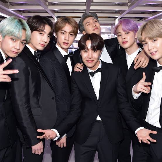 gabbyforbrainss's tweet photo. All 7 members of BTS have died following a car crash whilst travelling together, TMZ reports. https://t.co/VOspzkTPR3