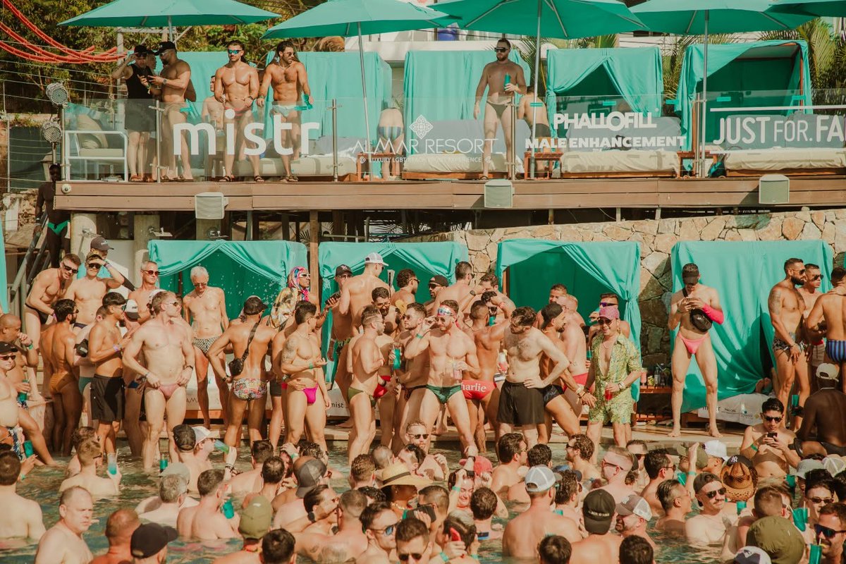 RegularGuyz3's tweet photo. #regularguyz

The School of Athens by Raphael was painted between 1509 and 1511.

The pool party picture was taken in, oh hell, I don't know. This year? Last year? Not long ago let's put it that way.

But both "pictures" kind of remind me of each other.

The way my brain works. https://t.co/rqSMXhTLJX