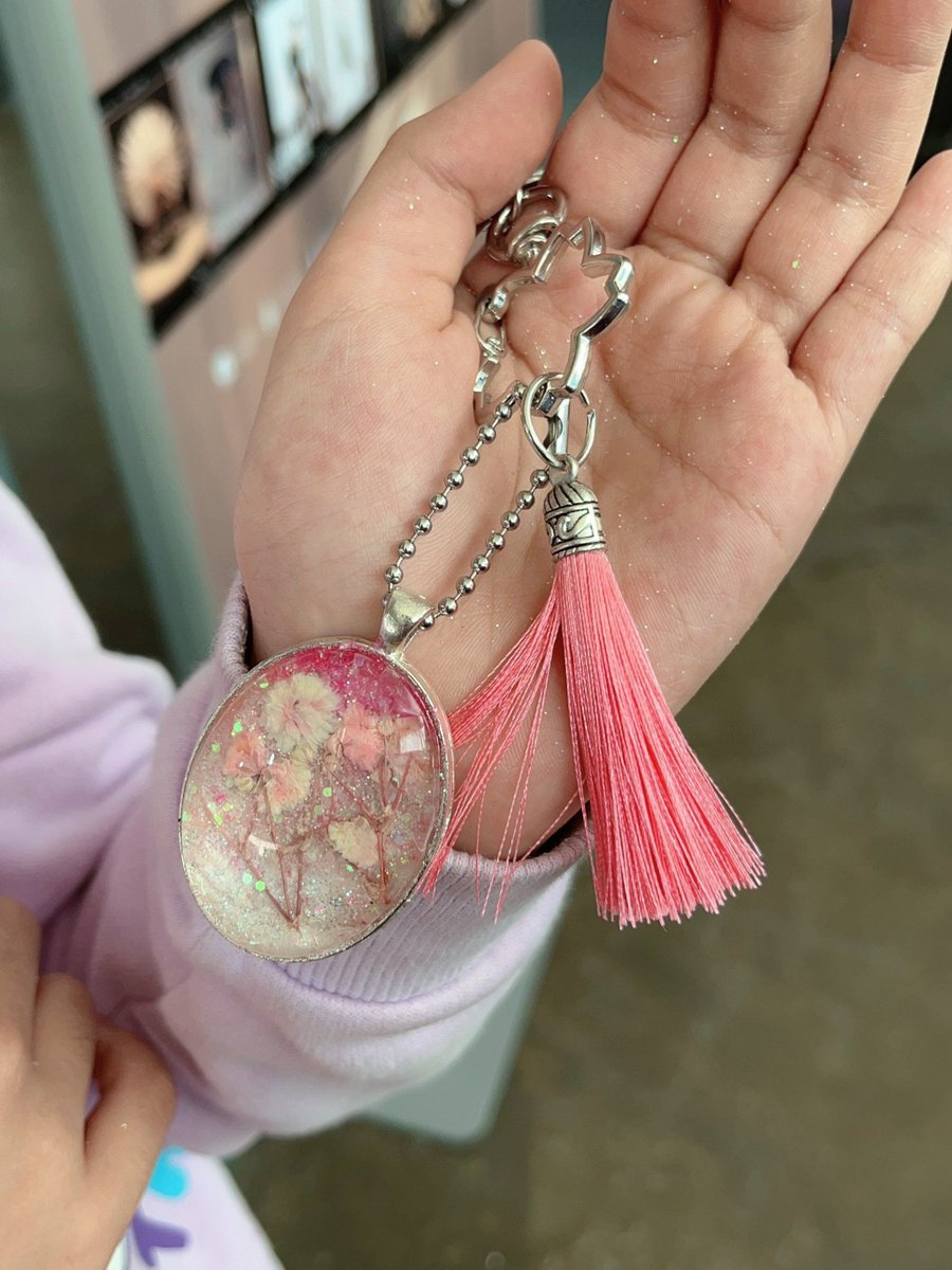 MerrieHanixdk6's tweet photo. Got 30 mins spare Make this cute felt plant keychain—no fancy tools needed!  Perfect for adding a handmade touch to your bags. https://t.co/pxdku6QnPL
