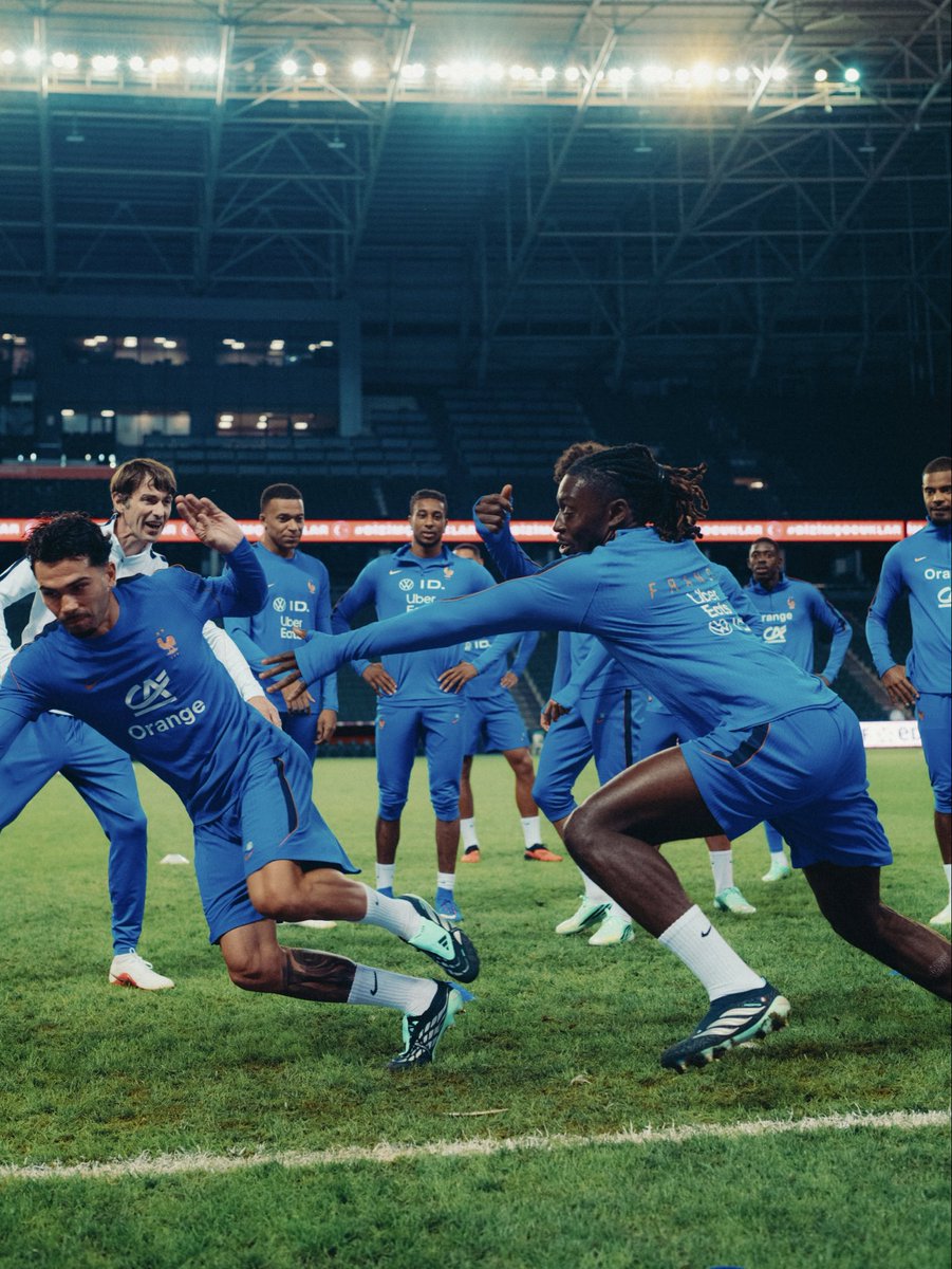 equipedefrance's tweet photo. Dernières courses et dernières frappes avant Turquie-France 🇹🇷🇫🇷 https://t.co/EPaZnLNovY