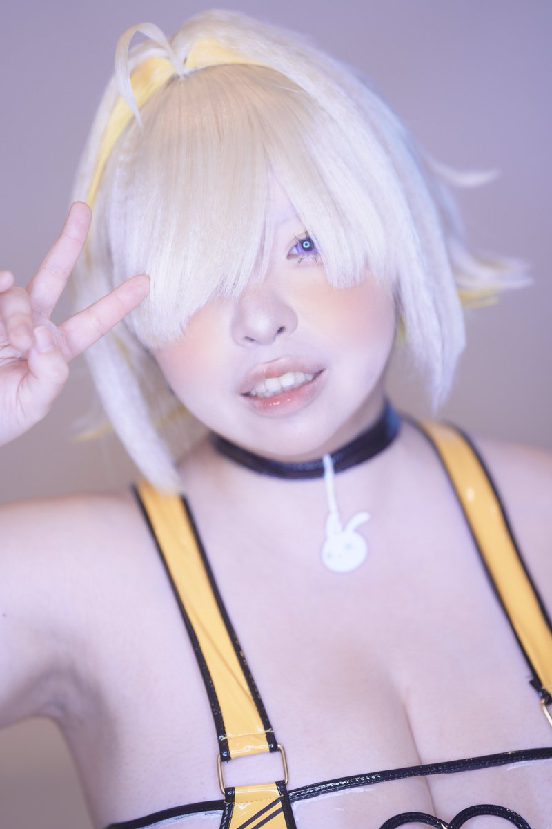 yaachan_1101's tweet photo. Cosplay ⚠️オフショ？？
自撮り中に撮られた1枚！

✌️😊

#残暑もへっちゃらNIKKE水着併せ0920 https://t.co/hHtVEw7ft0