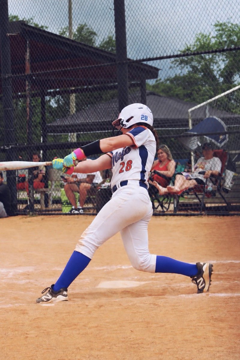 AnnaBaileykl8's tweet photo. Built for the moment. 💥🥎 #28 https://t.co/eIy1g9sPp1