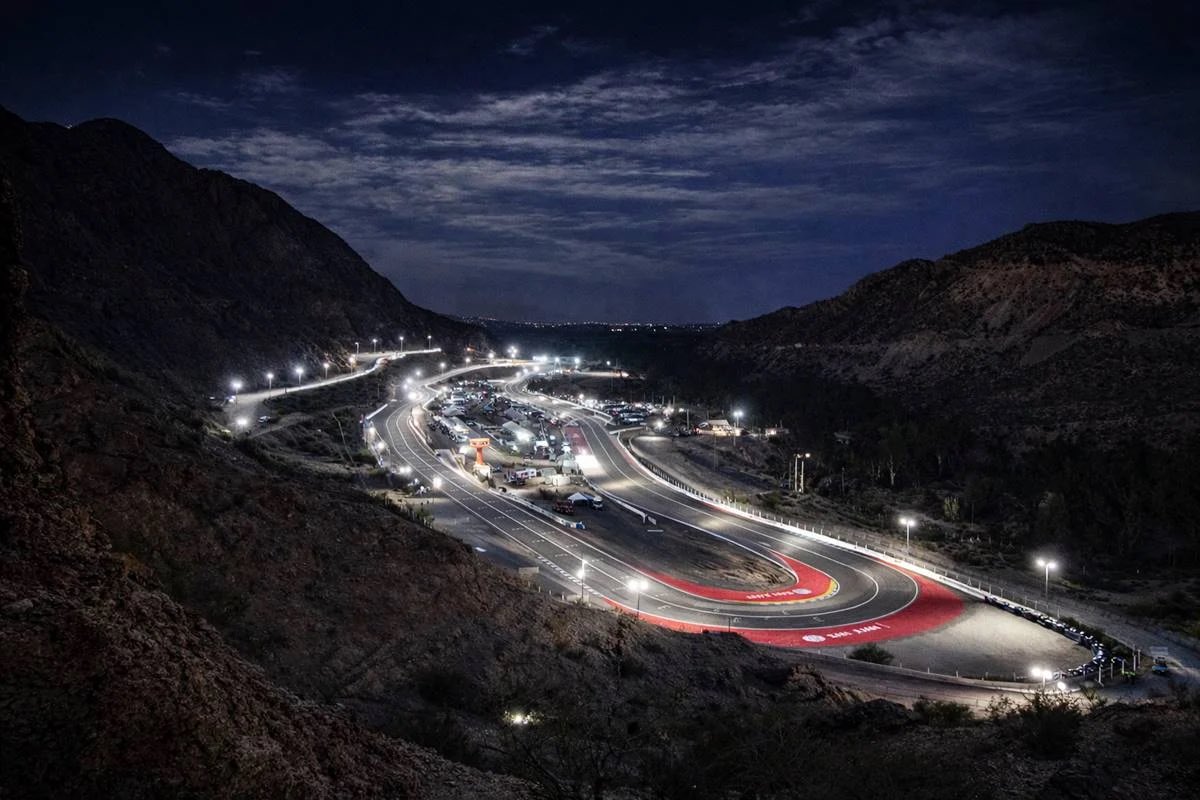 DiegoLevyGuido's tweet photo. Empezando la prueba de luces en el Zonda de San Juan, comenzó el sueño de una fecha nocturna adentro de la montaña en 2027 del #TC2000 #TOPRACE y #FORMULANACIONAL
Increíble.💪👏👏✅
Mañana viernes y sábado nuevamente abierto al publico🤝 https://t.co/jbSz0fkDaG