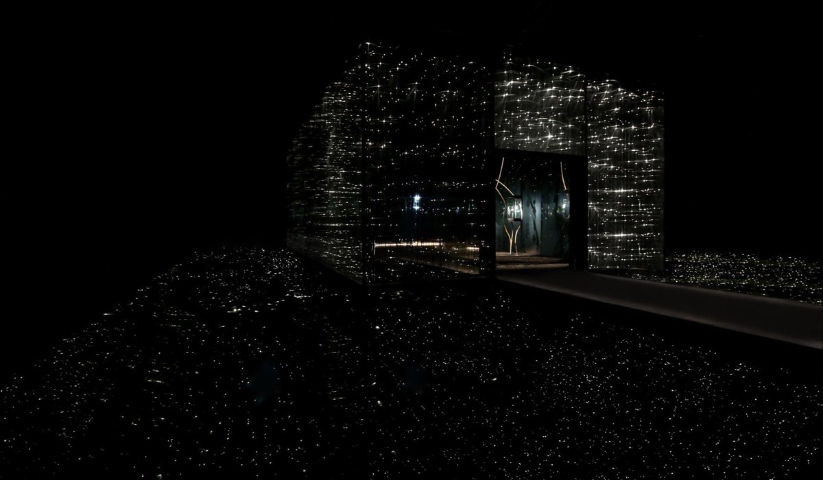 showtexjapan's tweet photo. 反射が生み出す、無限の空間表現。ShowTexのガラスを使わない軽量ミラーは、装飾やホログラムなど多彩な演出に活用できます。事例集「Mirror Portfolio」はコメント欄から無料ダウンロード。

#ショーテックス #ミラー https://t.co/40LjkTR6sG