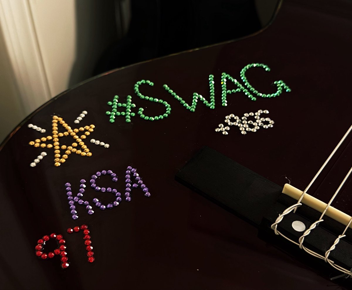 swagieva's tweet photo. يارب ولا وحده فصفصت الهاشتاق على قيتارها قبلي
So creative 
#swag https://t.co/kybY4kYrEF