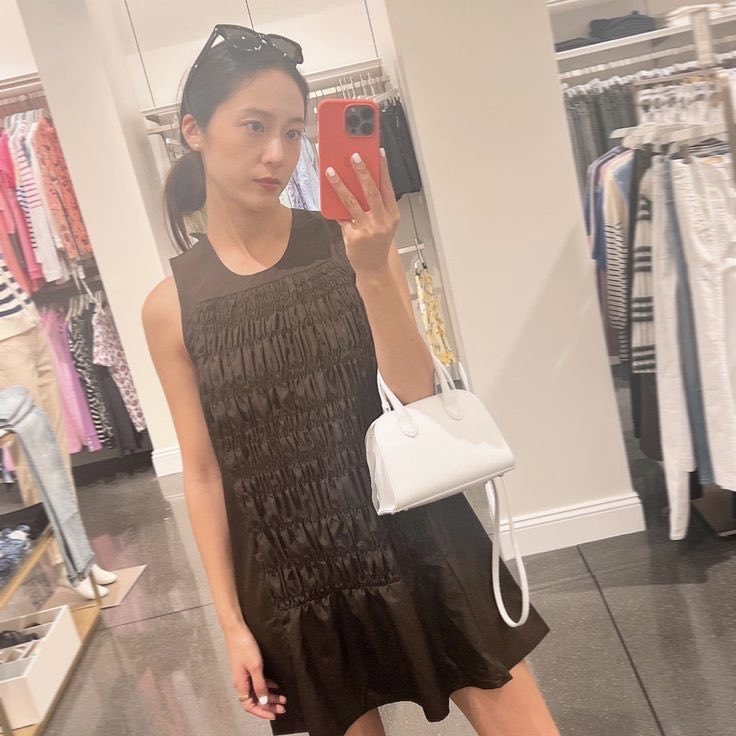 Krystat's tweet photo. Good morning, happy Fri-yay! 💅🏻 https://t.co/i33sAk3X1H