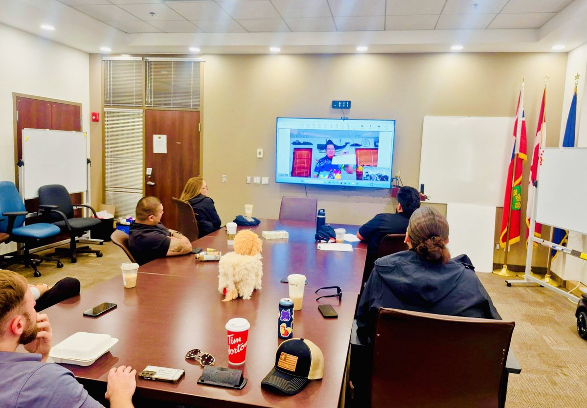 RetroBill's tweet photo. ☺️🫶 It was my HONOR to be the D.A.R.E. America International Keynote Speaker for the D.A.R.E. CANADA 🇨🇦 Officers Training held at the @OPP Nottasawaga detachment headquarters in Aliston, Ontario CANADA.🍁 

I salute 🫡these new ❤️D.A.R.E. Officers as they return to their respective Communities and Schools committed to Making a Positive Difference in the lives of students.

✨Thank You D.A.R.E. Canada! ✨ 

✨ Additional Thanks to: ✨ 

D.A.R.E. Canada Director/Facilitator
Harry Lawrenson

D.A.R.E. Canada Mentor, Rick Lemiuex

D.A.R.E. Canada Mentor, Shawn Evans

D.A.R.E Canada Mentor, Jackie Beaulieu 

Sgt. Julie Cunningham, New Foundland Constabulary / D.A.R.E. Educator

#DARE
#DARECanada
#DAREtoMakeaDifference
#LawEnforcementTraining
#MotivationalSpeaker 🎤
