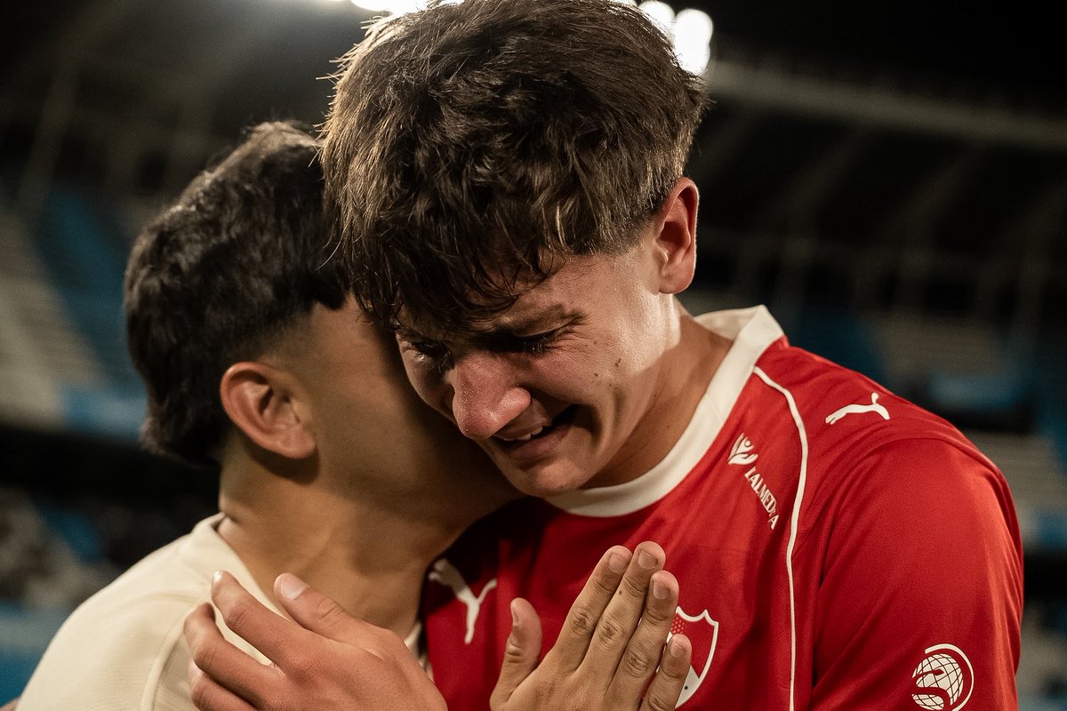 Independiente's tweet photo. Me lo lloran los gordos FM 🇭🇺

#TodoRojo 🔴 https://t.co/a8Jrk6didS