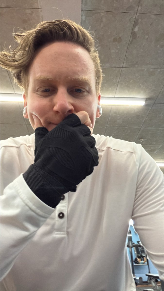 RyanDay's tweet photo. Having to wear lifting gloves to cover tattoos at the gym in Japan.

Am I yakuza? https://t.co/tEyIV2fvXA