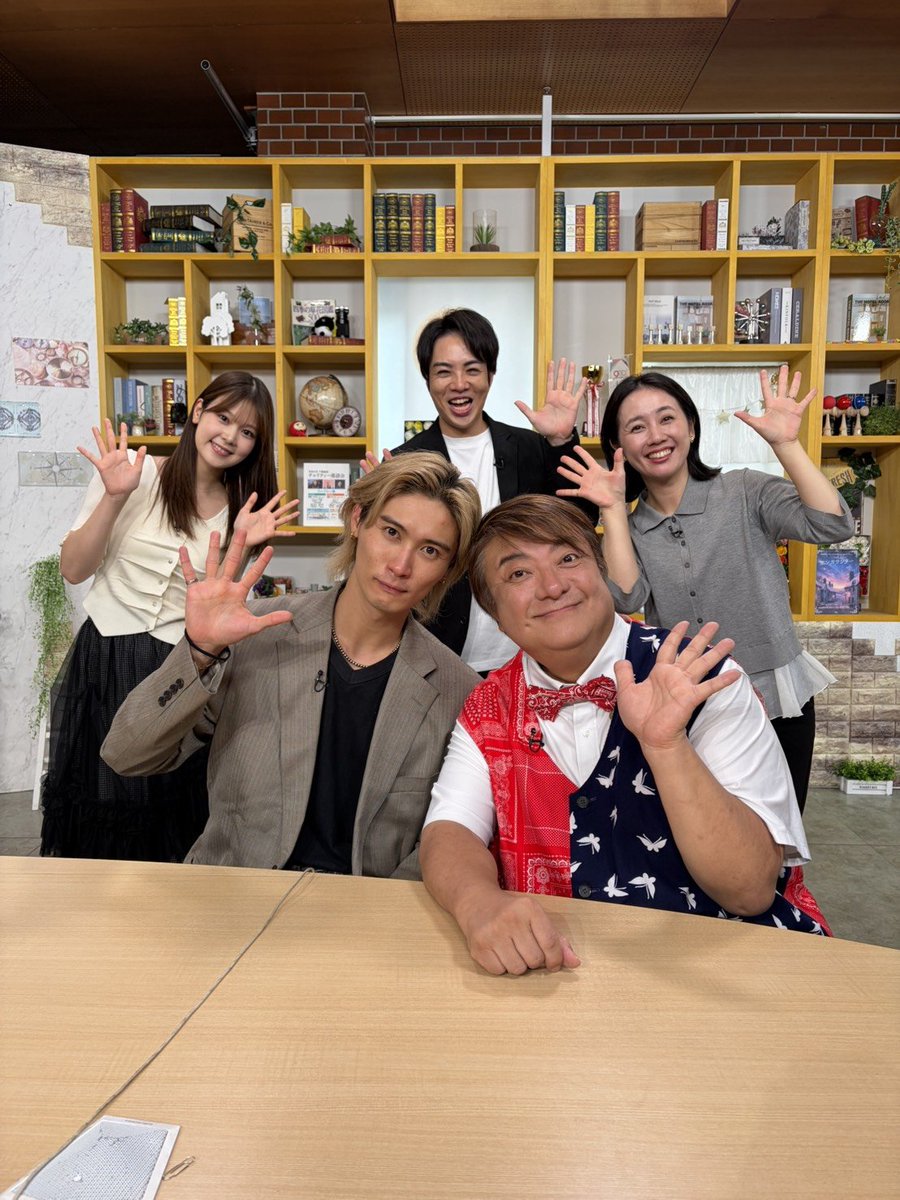 hikomaro_mg's tweet photo. 千葉テレビ「#モーニングこんぱす」
ありがとうございました！
いつも岩手で会っていた橋本くんと約3年ぶりに千葉で再会！

彦摩呂、「マジマジック」を観ながら宝くじ開封したら、1万円が当たったそうです。その御礼を伝えるのを忘れてしまったとのことです。
https://t.co/nvCCLgoNam

彦摩呂Mg https://t.co/GHVYqEI9p7