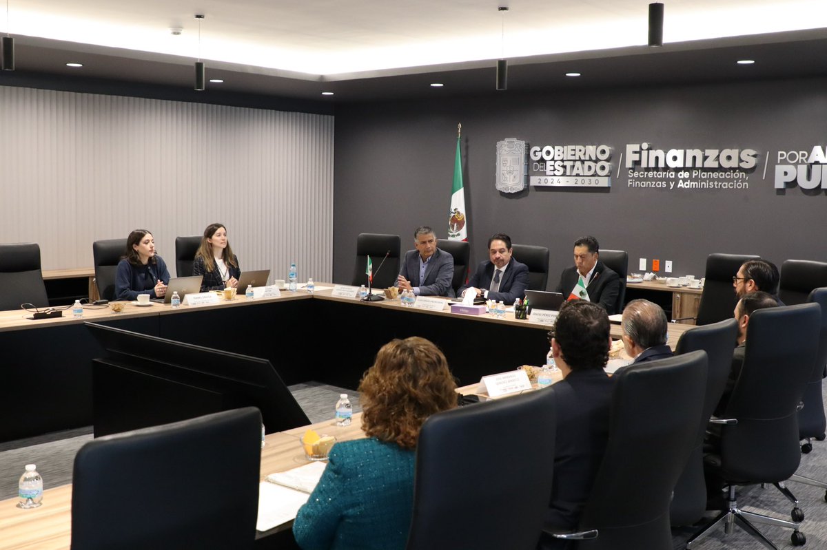SPFAGobPue's tweet photo. Bajo el liderazgo de nuestra titular, la Mtra. @DanielaSPFA , los subsecretarios Juan Carlos Valdez Zayas de Egresos; @C_CastellanosG de Ingresos; y Ángel Pérez Portada de Administración, dieron la bienvenida a Natalia Etienne Lambreton e Isabel Dávila, integrantes del equipo de Fitch Ratings. 🤝📊

Como parte de esta visita, se sostendrán mesas de trabajo para compartir información financiera clara, actualizada y verificable, como parte del seguimiento permanente con calificadoras internacionales y de la certeza crediticia de las finanzas públicas de nuestro estado. 💼📈

#PorAmorAPuebla #TransformarEnGrande