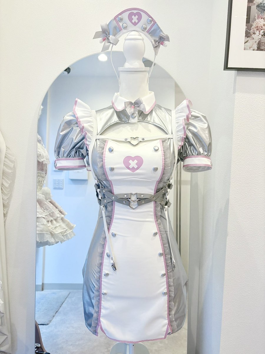n_jyaa's tweet photo. i usually dont talk about pink x grey much but i need this so BAD😭and it's nurse themed get outtt https://t.co/AKXDpZrqX1