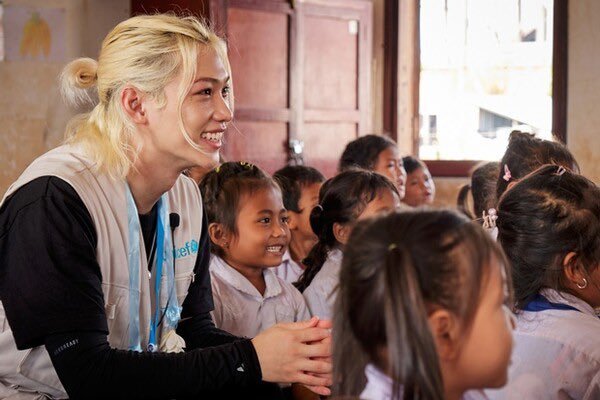 bbokseungah's tweet photo. the birthday card unicef korea sent felix has a drawing of him with the kids from his voluntee work in laos :(((( my heart.. https://t.co/8dhdwHhwgB