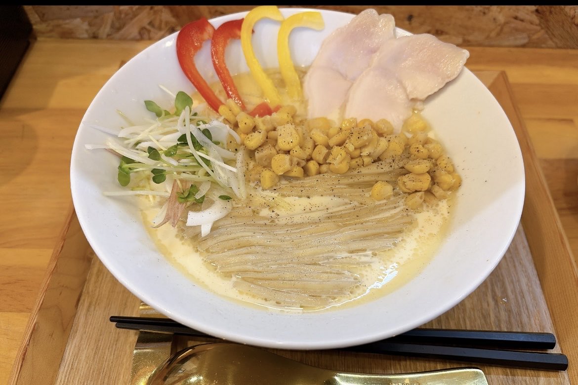 manchanramen's tweet photo. おはようございます☀️
Japanese Ramen マンちゃんです🍜

✨🎃新作ラーメンのお知らせ🎃✨

明日、いよいよ新しい限定メニュー
「カボチャ🎃ラーメン」を予定しています‼️

秋らしいカボチャを使った新しい一杯🍜🎃
どんなラーメンになるのか、ぜひ楽しみにしていてください🔥
皆さんの反応が今から楽しみです😊✨

そして本日も通常通り営業しています‼️

🌶️ トムヤムラーメン
🌽 冷やしともろこしラーメン
🍜 昆布水つけ麺
🍜 まぜそば
など、いろいろご用意しています！

ぜひ今日もマンちゃんへ食べに来てください🙌🔥

⏰ 11:00〜15:00
⏰ 18:00〜23:00

明日の🎃カボチャラーメンもお楽しみに‼️
皆さんのご来店、心よりお待ちしております🍜✨

#JapaneseRamenマンちゃん
#マンちゃんラーメン
#中華そばマンちゃん
#住吉ラーメン
#住吉グルメ
#江東区グルメ
#東京ラーメン
#東京グルメ
#ラーメン
#ラーメン好きな人と繋がりたい
#カボチャラーメン
#かぼちゃラーメン
#秋限定
#秋ラーメン
#新作ラーメン
#限定ラーメン
#トムヤムラーメン
#冷やしともろこしラーメン
#昆布水つけ麺
#まぜそば
#住吉ランチ
#住吉ディナー
