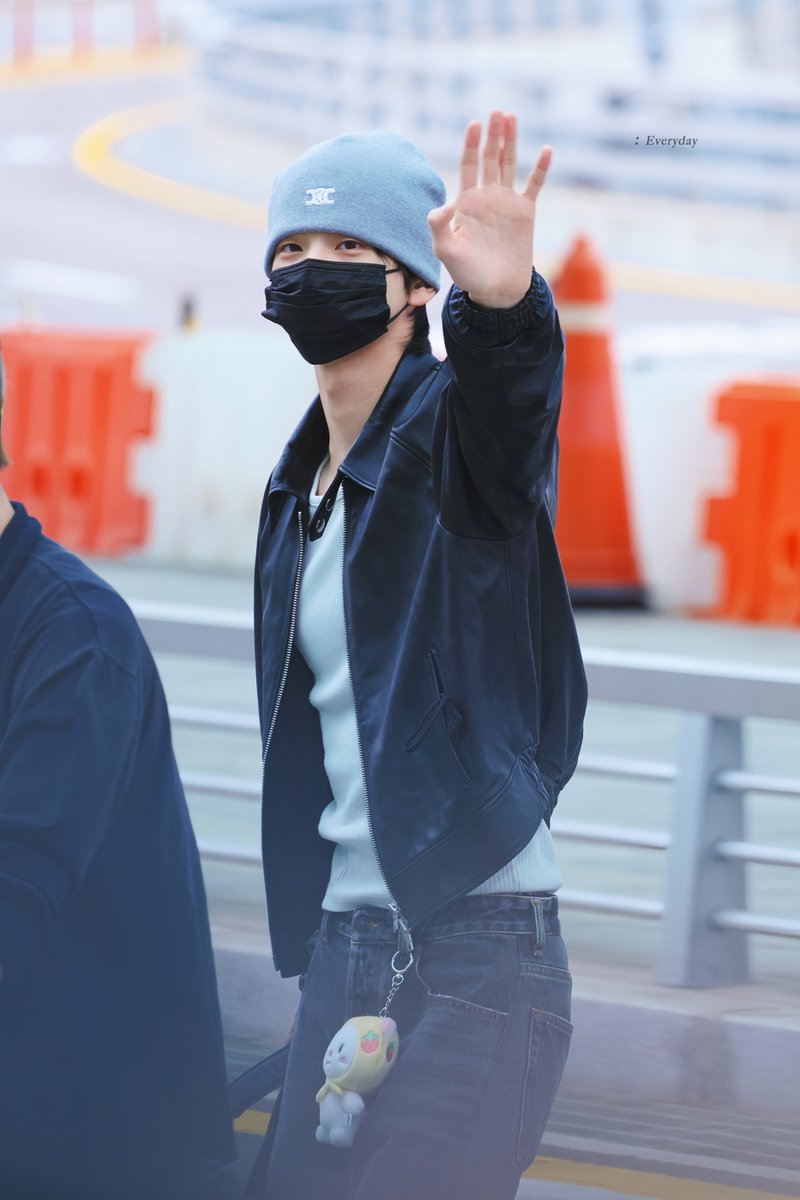 everyday24700's tweet photo. 260925 ICN

쪽이랑 도쥬니도 👋👋

#투어스 #신유 #도훈 #TWS #SHINYU #シニュ #申惟 #DOHOON #ドフン #道勋 #유도즈 #yudoz https://t.co/EfJG9JmJoJ