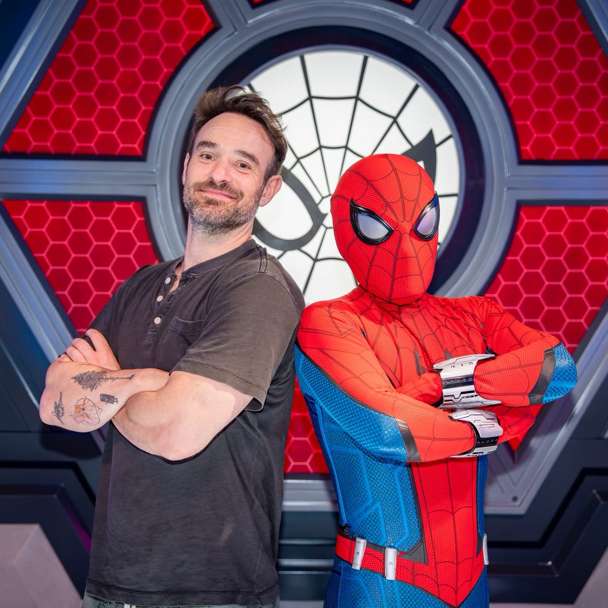 CoveredGeekly's tweet photo. Charlie Cox finally got to team up with Spider-Man https://t.co/ugwhMjXczW