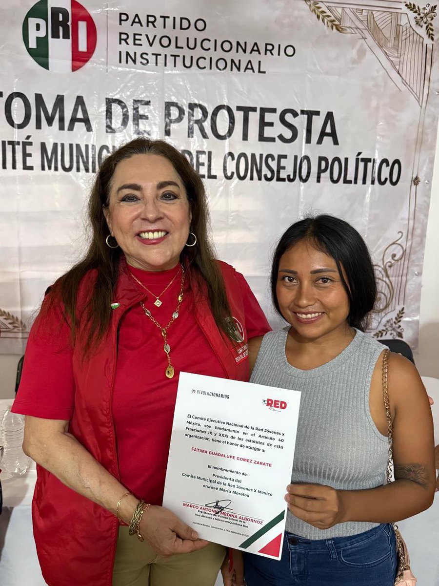 PRIQRooOficial's tweet photo. Fortalecemos la estructura del PRI en Quintana Roo

En José María Morelos se llevó a cabo la toma de protesta de Xóchitl Zacil-Ha Maas Canché como presidenta y María Inés Chan Manzanilla como secretaria general del Comité Municipal del PRI, acto encabezado por la presidenta del CDE del PRI en Quintana Roo, Mtra. Cora Amalia Castilla Madrid.

En este encuentro también estuvieron presentes Rosy María Montalvo Cardeña, presidenta del Comité Municipal del PRI en Felipe Carrillo Puerto; Bertha Alicia Flores Sánchez, secretaria de Asuntos Migratorios; Prof. José Francisco Sosa Dzul, y la Mtra. Claudia Martínez Méndez, secretaria Técnica del CPE.
También tomó protesta Fátima Gómez Zárate como presidenta de la RJxM en ese municipio.

Con esta nueva dirigencia, el PRI refrenda su compromiso de fortalecer su organización, trabajar en territorio y mantener una cercanía permanente con la ciudadanía y la militancia de José María Morelos.

¡Un PRI fuerte, organizado y cercano a la gente!